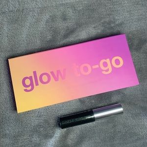 BRAND NEW: CLINIQUE GLOW TO GO PALETTE (LIMITED EDITION) AND TRAVEL MASCARA